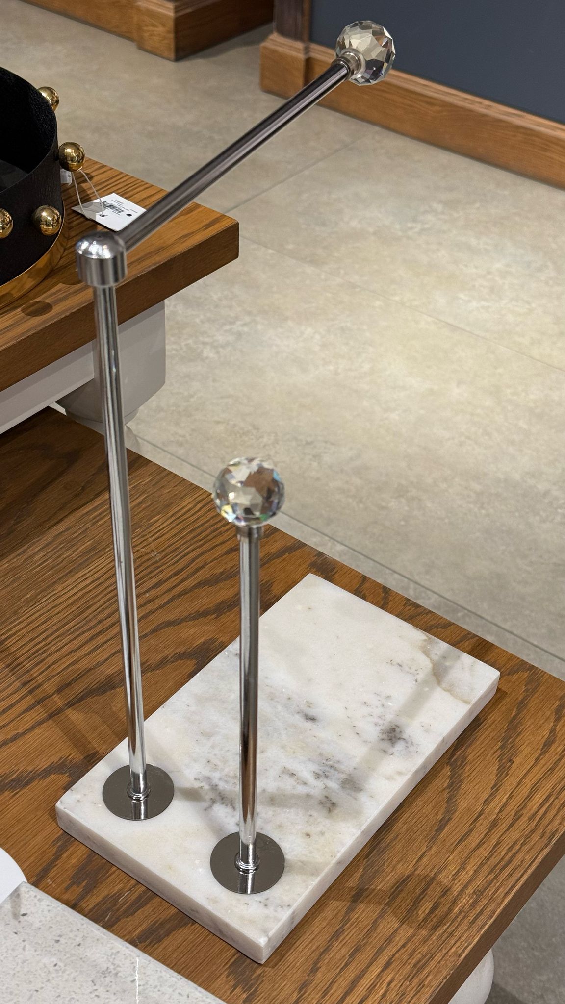 2 Kollu Mermer Ayaklı Havluluk