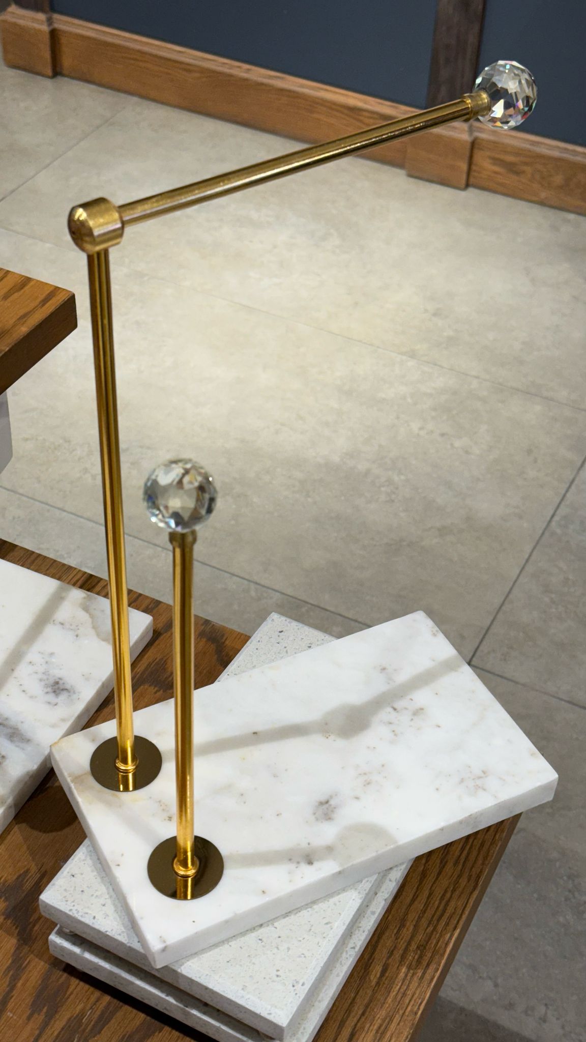 2 Kollu Mermer Ayaklı Havluluk