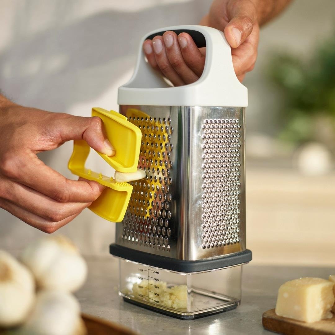 Joseph Joseph Parmak Koruyuculu Kendinden Hazneli Rende