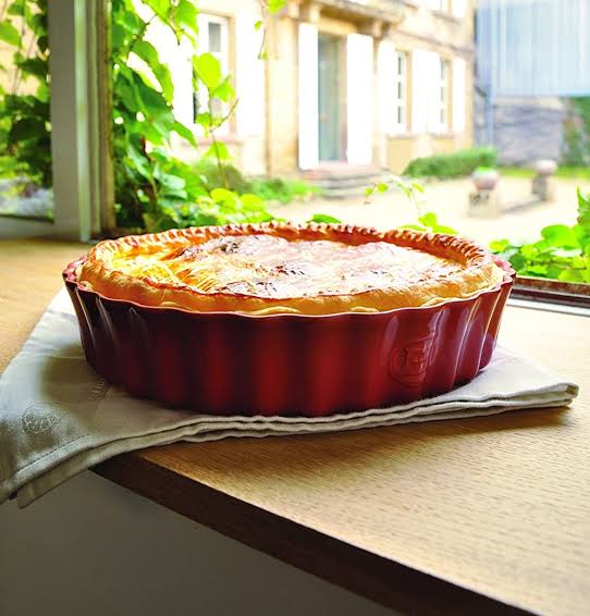 Emile Henry Tart-Börek-Flan Kabı Yuvarlak 28 Cm Kırmızı/Burgundy -346028