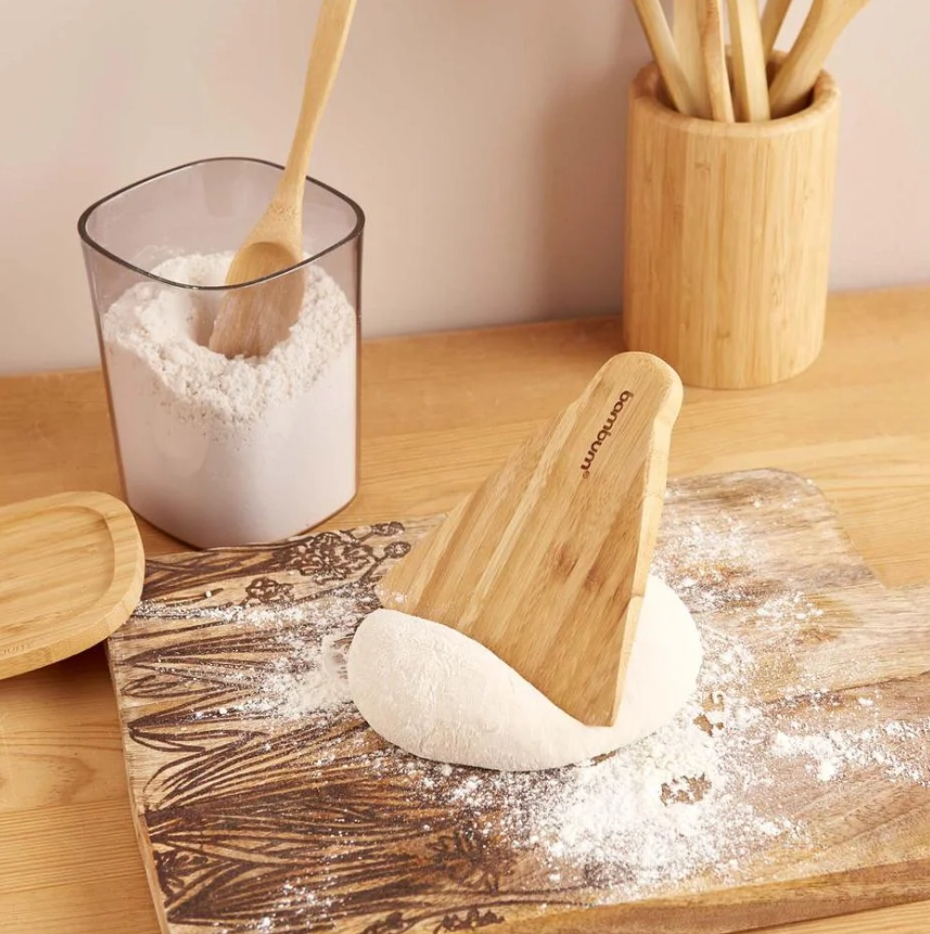 Roby Bamboo Dough &amp; Vegetable Knife (15x13x2 cm) 