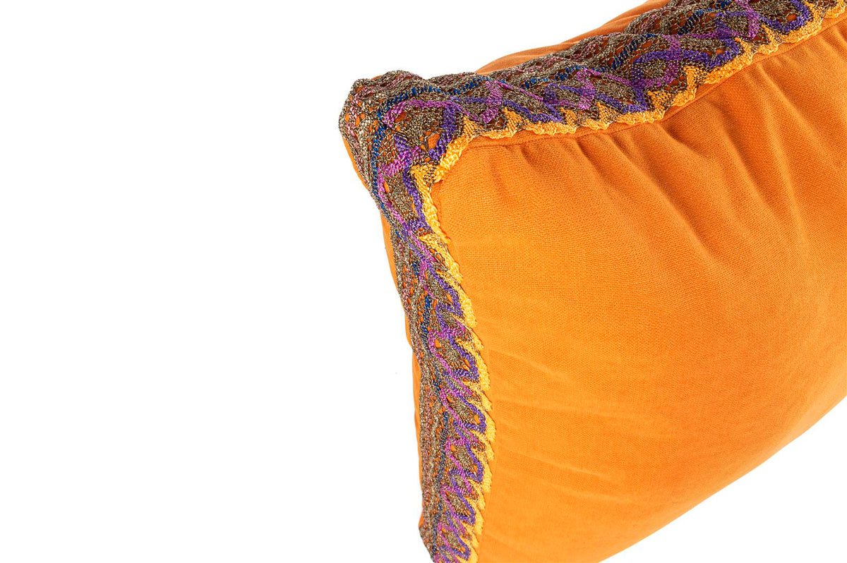 Mikasa Moor Alexa Turuncu Bordürlü 50x50 yastık