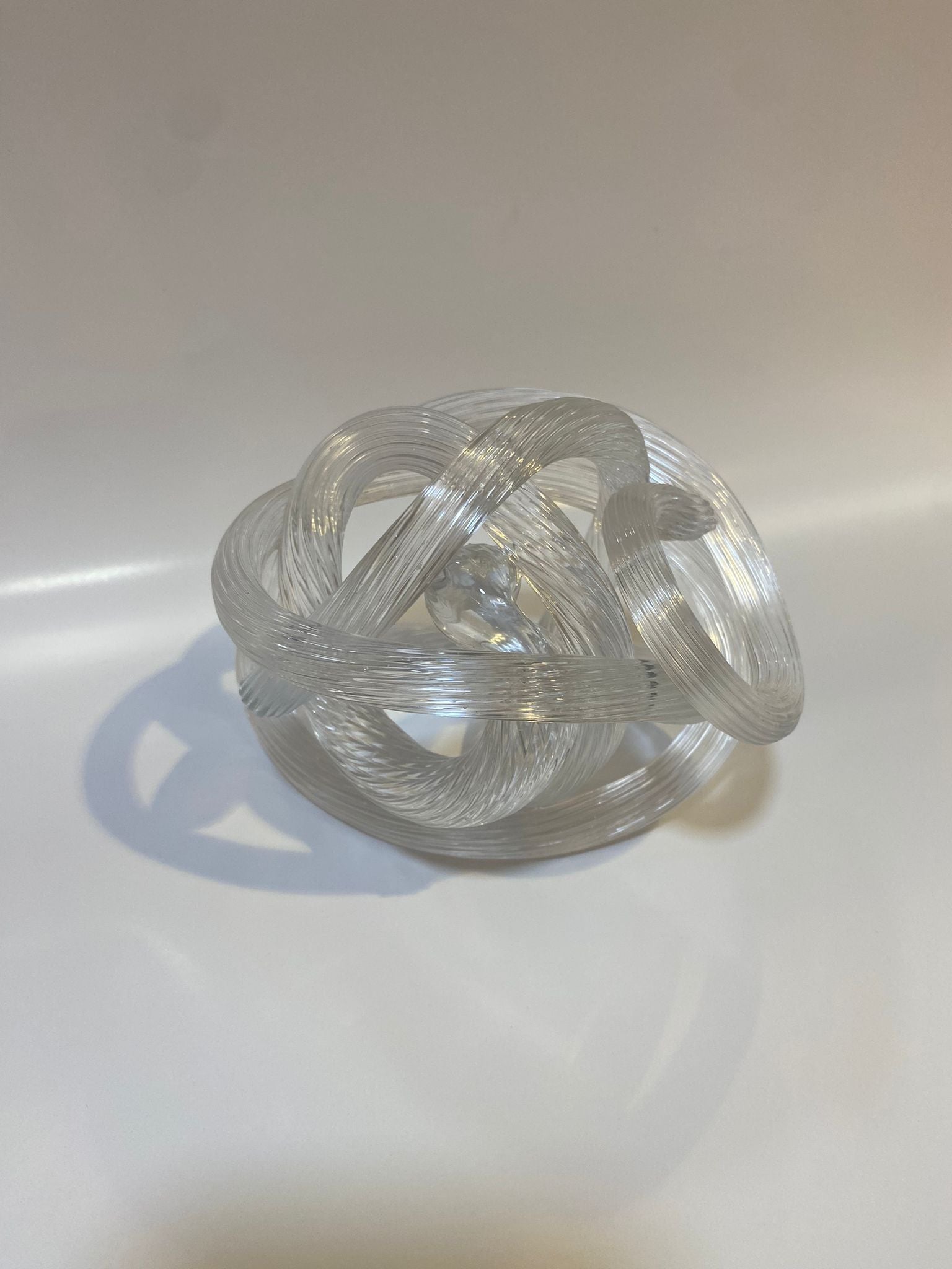 White Serrated Glass Knot Object