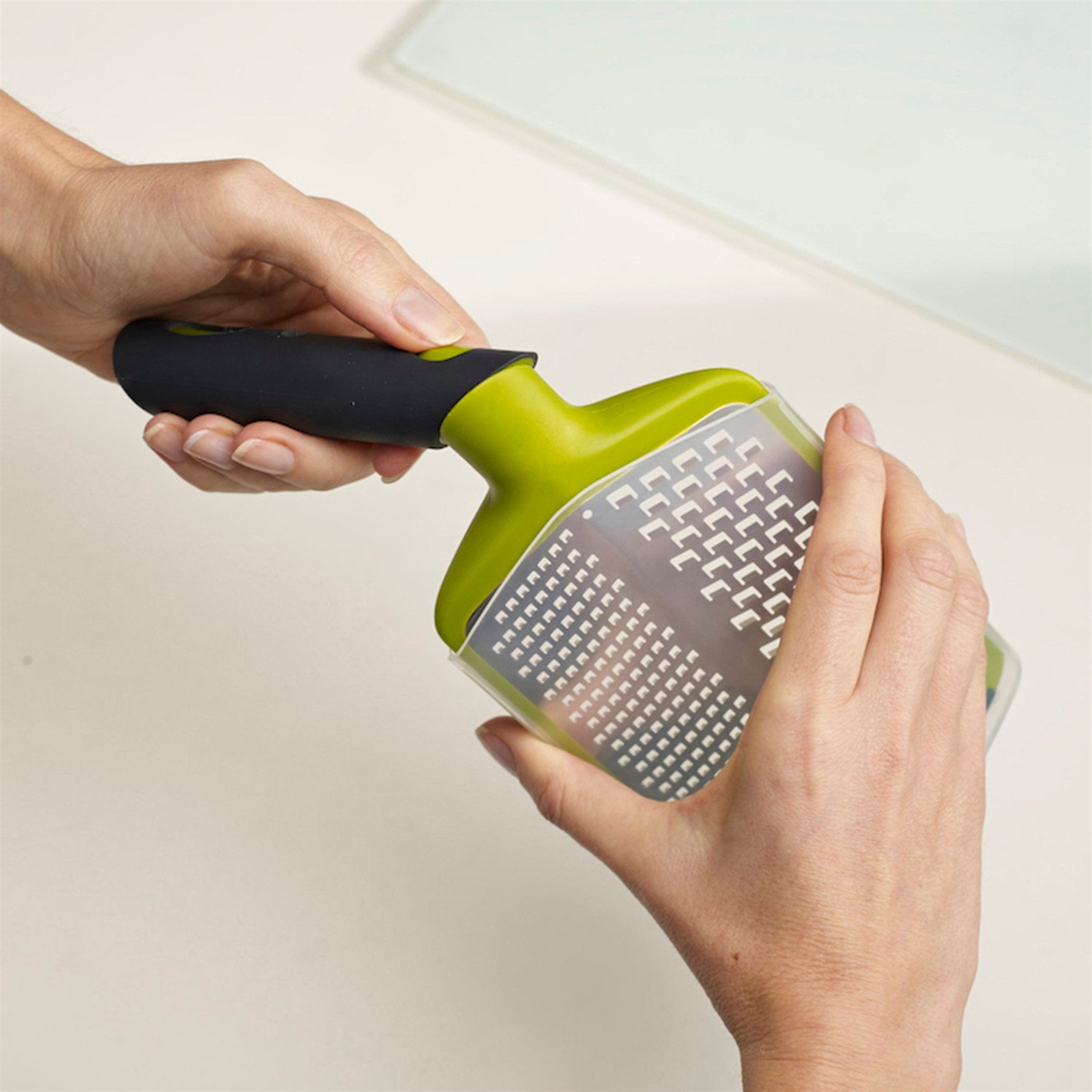 Joseph Joseph Twist Grater™ Katlanır Saklama Kaplı 2'li Rende